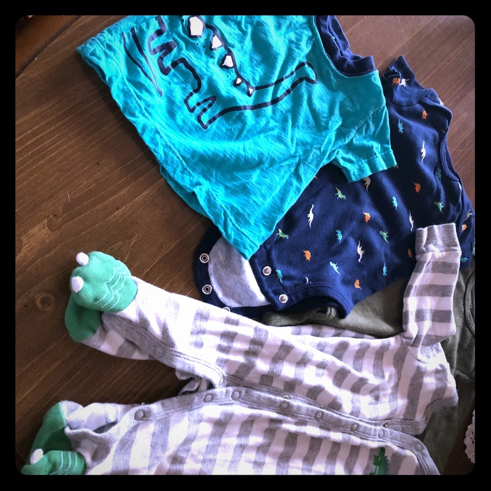 Dinasour outfits ( 3 months )